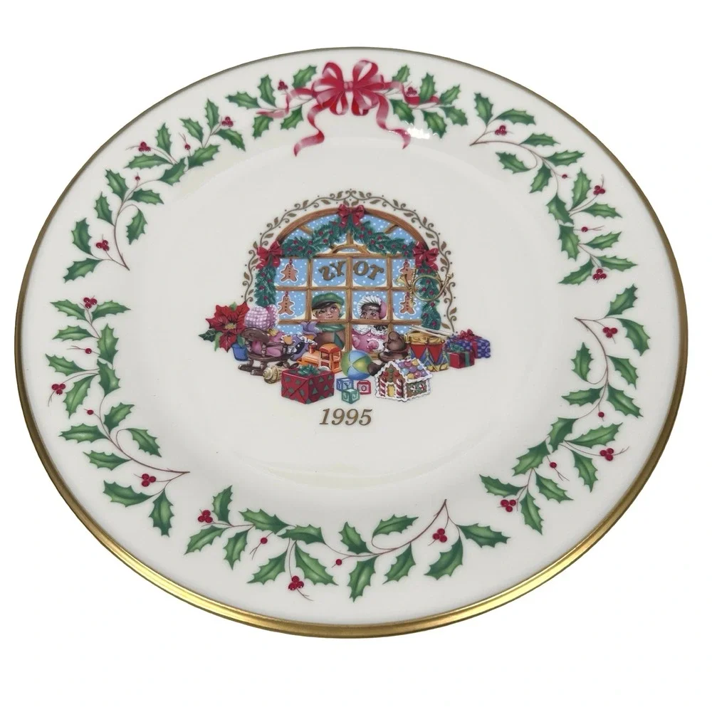 Lenox 1995 Annual Holiday Collectors Plate Fifth in Series Toy Shop Gold Trim